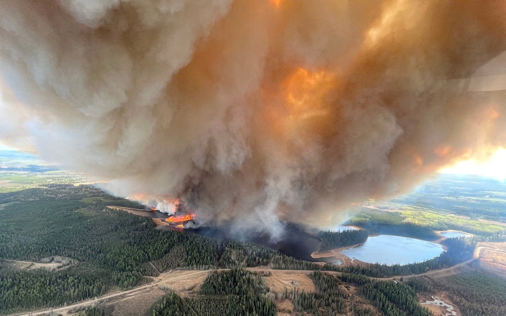 Hy hữu: 110 đám cháy rừng đồng loạt diễn ra tại một tỉnh ở Canada