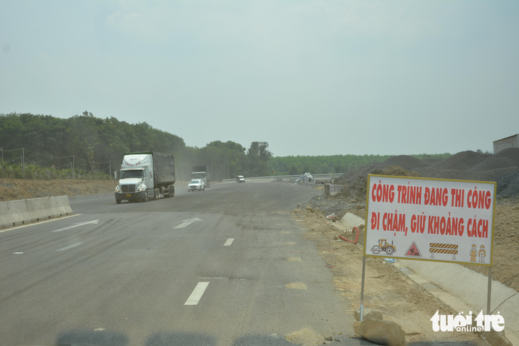 Hình ảnh thi công nguy hiểm trên cao tốc Phan Thiết - Dầu Giây - Ảnh 7.