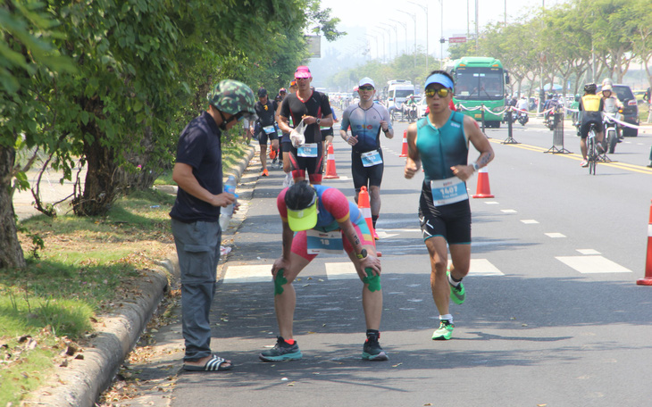 Tranh cãi chuyện chặn đường vào cảng Tiên Sa cho giải IRONMAN