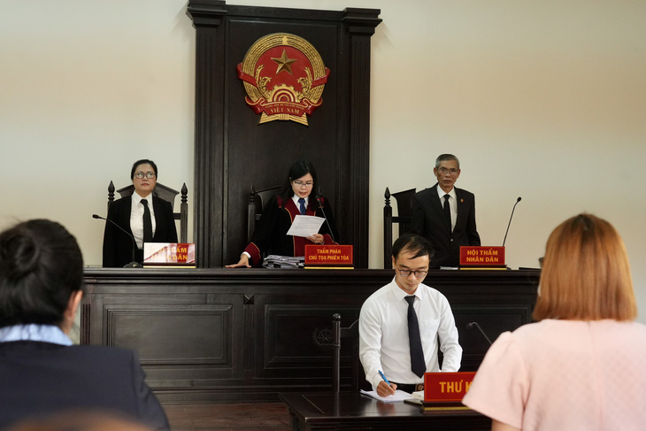 Hoa hậu Thùy Tiên và bà Đặng Thùy Trang không đồng ý nhập vụ án - Ảnh 1.