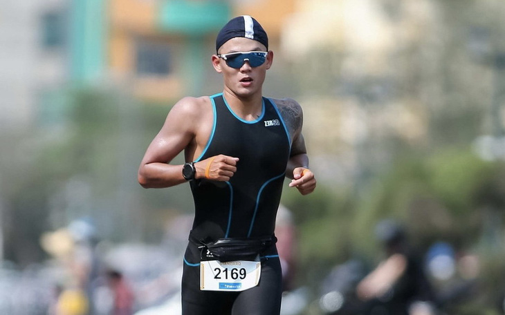 SEA Games: Lâm Quang Nhật phải dừng thi triathlon vì khó thở