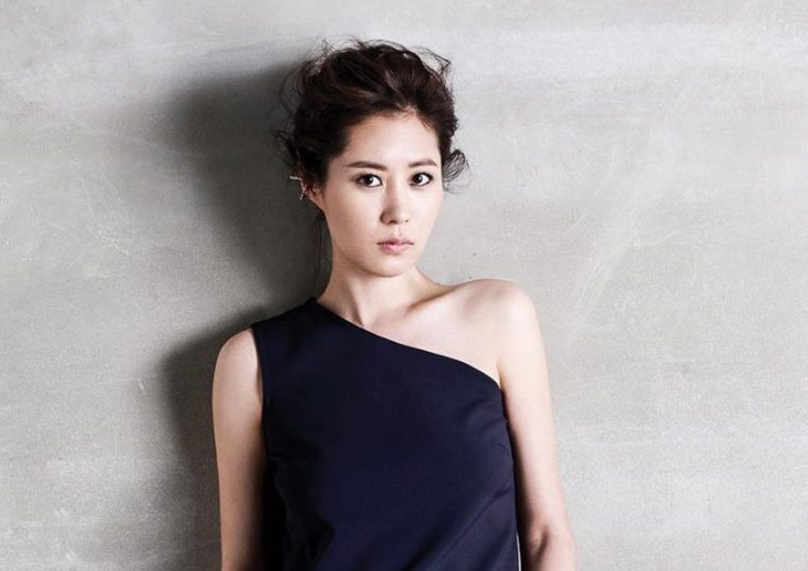 Diễn viên Moon So Ri, chủ tịch ban giám khảo hạng mục Phim Châu Á dự thi tại Liên hoan phim Châu Á Đà Nẵng 2023 - Ảnh: Harper's Bazaar