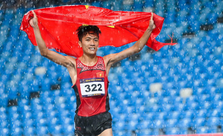 Lương Đức Phước giành HCB chạy 1500m - Ảnh: NAM TRẦN
