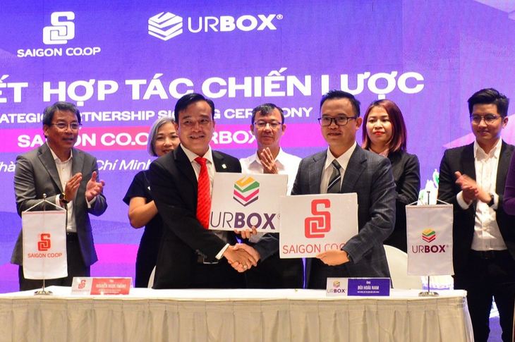 Sáng 8-5, Saigon Co.op và UrBox ký kết hợp tác ra mắt phiếu mua hàng điện tử Co.opmart (E-Voucher) - Ảnh: Hồng Châu