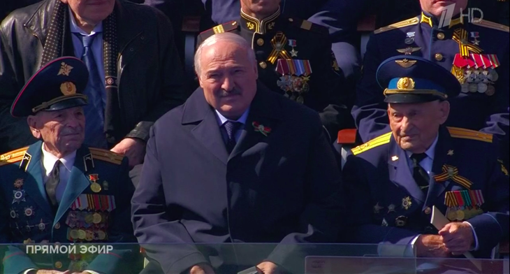 Tổng thống Belarus Alexander Lukashenko nằm trong số các lãnh đạo nước ngoài tới dự lễ duyệt binh ở Nga ngày 9-5 - Ảnh: 1TV.RU