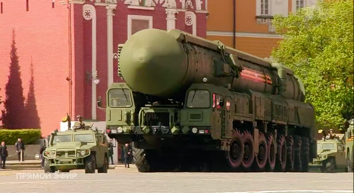 Tên lửa đạn đạo xuyên lục địa RS-24 Yars trong lễ duyệt binh - Ảnh: 1TV.RU