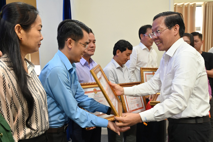 Chủ tịch Phan Văn Mãi: Lựa chọn gương thầm lặng cao cả đừng sa vào tiêu chí - Ảnh 2.