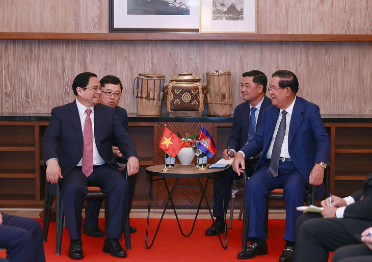 Thủ tướng Phạm Minh Chính gặp Thủ tướng Campuchia Hun Sen - Ảnh: chinhphu.vn
