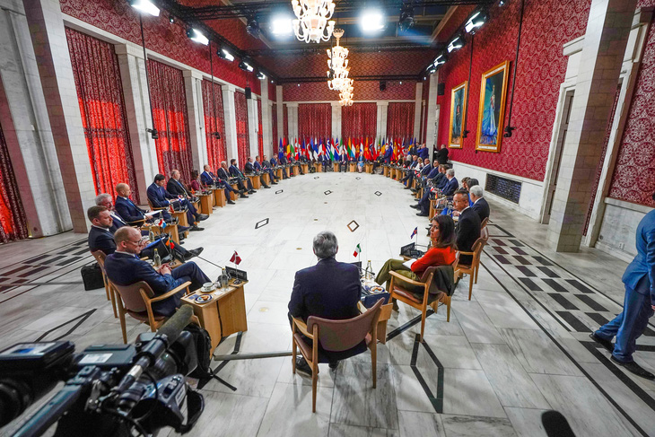Ngoại trưởng các nước thành viên NATO gặp nhau tại Na Uy ngày 1-6 - Ảnh: REUTERS
