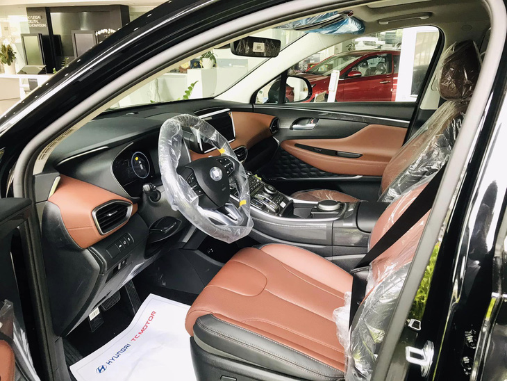 Tin tức giá xe: Hyundai Santa Fe giảm giá 300 triệu bản đắt nhất - Ảnh 2.