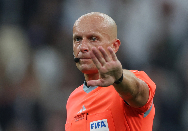 Trọng tài Szymon Marciniak bắt chính trận chung kết UEFA Champions League - Ảnh: Reuters