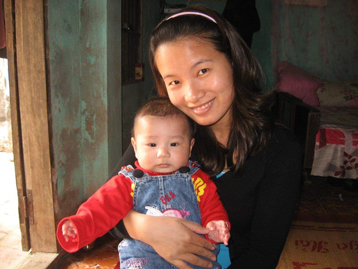 Mẹ và em bé trong câu chuyện ở thời điểm gần 13 năm trước - Ảnh: NVCC