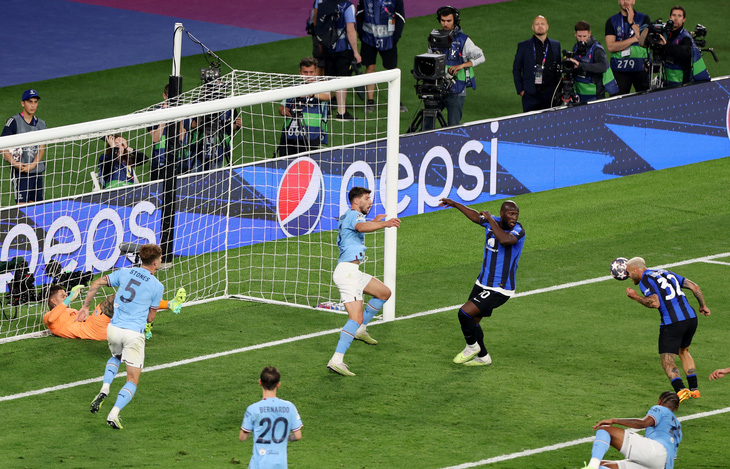 Những khoảnh khắc đáng nhớ ở chung kết Champions League - Ảnh 14.