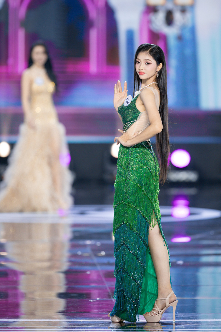 Tẽn tò với sự cố MC Miss World Vietnam đọc nhầm tên thí sinh in top - Ảnh 5.