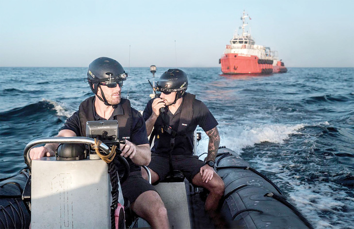 Lính đánh thuê trên biển làm nhiệm vụ an ninh hàng hải - Ảnh: NYT