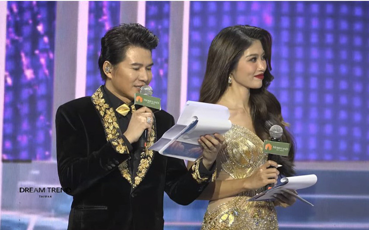 "Tẽn tò" với sự cố MC Miss World Vietnam đọc nhầm tên thí sinh in top