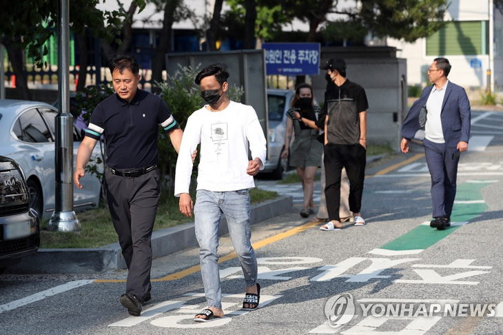 Cảnh sát Hàn Quốc đã bắt được toàn bộ 10 người Việt bỏ trốn - Ảnh 1.