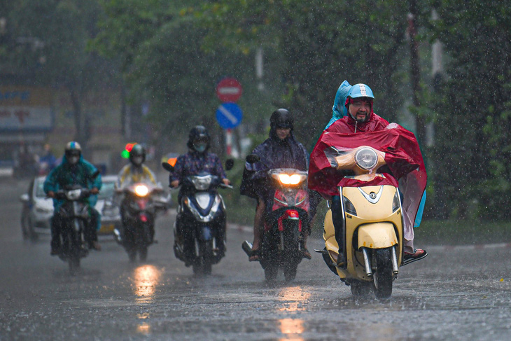 Dự báo trong sáng nay, Hà Nội có mưa dông, cần đề phòng khả năng có dông, lốc, sét, mưa đá kèm theo - Ảnh: NAM TRẦN