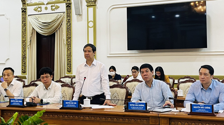 Bộ trưởng Nguyễn Kim Sơn: Thi tốt nghiệp THPT không phó thác cho máy móc - Ảnh 1.