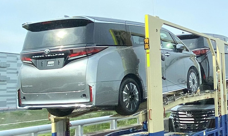 Toyota sắp kết hợp Crown và Alphard làm một mẫu xe mới - Ảnh 2.