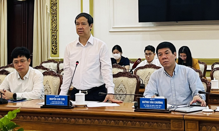 Bộ trưởng Bộ Giáo dục và Đào tạo Nguyễn Kim Sơn phát biểu tại buổi làm việc với UBND TP.HCM về chuẩn bị kỳ thi tốt nghiệp - Ảnh: MỸ DUNG
