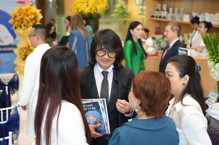 GS.TS Mike Chan giao lưu cùng độc giả tại sự kiện