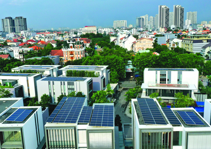 Hệ thống điện mặt trời trên mái nhà của người dân ở phường Thảo Điền, TP Thủ Đức, TP.HCM. Ảnh: QUANG ĐỊNH