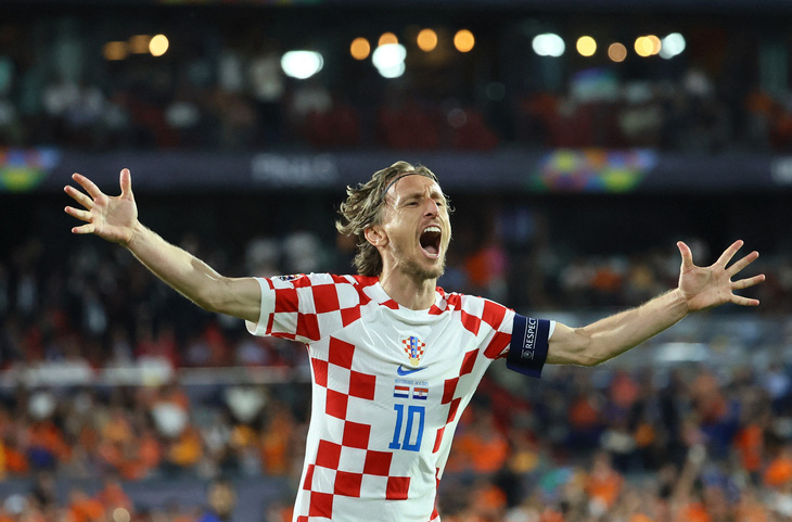 37 tuổi, Modric vẫn cày ải miệt mài - Ảnh: REUTERS