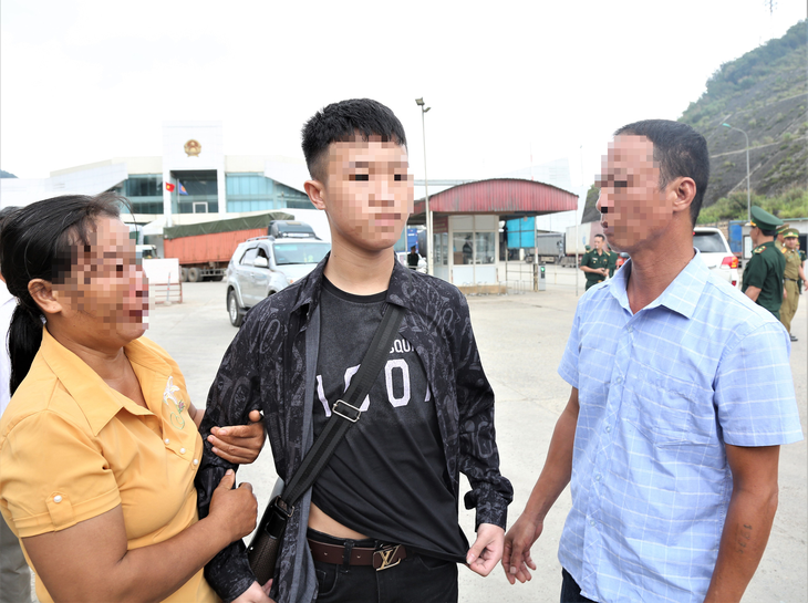 6 nạn nhân việc nhẹ lương cao từ Lào được cứu về - Ảnh 3.