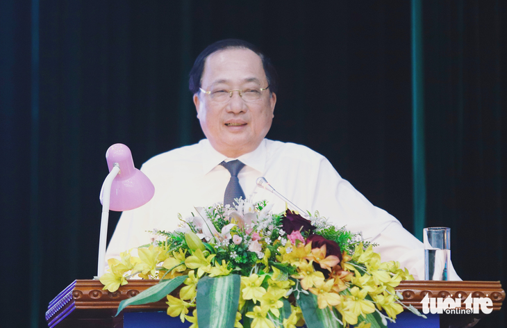 Thượng tướng Nguyễn Văn Thành - phó chủ tịch Hội đồng Lý luận trung ương - trình bày tham luận tại hội thảo - Ảnh: DANH TRỌNG
