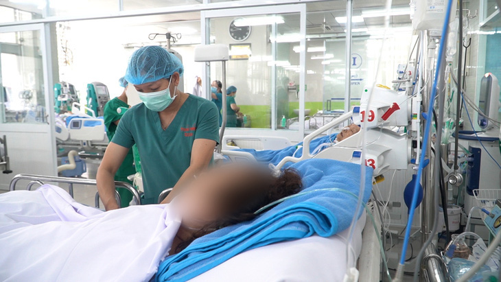 Nữ bệnh nhân bị tai biến thẩm mỹ sau hút mỡ đang được điều trị tại Bệnh viện Chợ Rẫy (TP.HCM) - Ảnh: Bệnh viện cung cấp