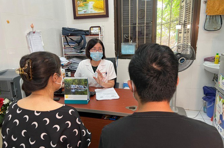 Bác sĩ Viện Sức khỏe tâm thần, Bệnh viện Bạch Mai thăm khám cho bệnh nhân - Ảnh minh họa