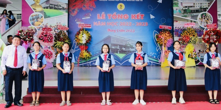 Trường THCS Nguyễn Văn Tố (quận 10) lần đầu xét kết quả ba năm tiểu học - Ảnh 1.