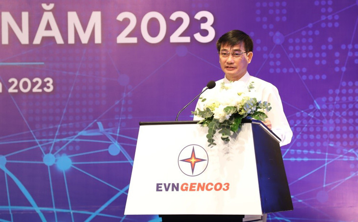 Ông Lê Văn Danh - Thành viên HĐQT, Tổng Giám đốc EVNGENCO3 báo cáo tại Đại hội