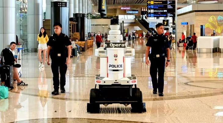 Cảnh sát Singapore tăng thêm robot hỗ trợ tuần tra - Ảnh 1.
