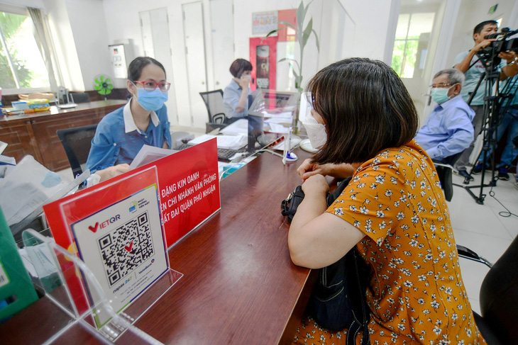 Mã thanh toán không tiền mặt tại UBND quận Phú Nhuận, TP.HCM vào chiều 14-6 - Ảnh: QUANG ĐỊNH