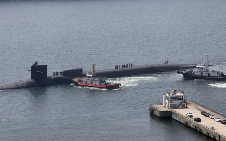 Tàu ngầm hạt nhân Mỹ cập cảng Hàn Quốc, vài giờ sau khi Triều Tiên bắn tên lửa
