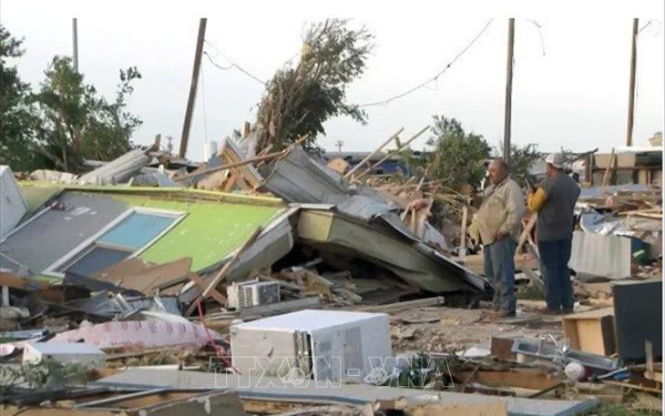 Lốc xoáy hoành hành tại Texas làm 3 người thiệt mạng, 100 người bị thương