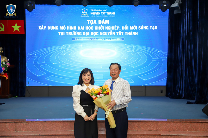 TS Trần Ái Cầm và GS.TS. Nguyễn Hữu Đức