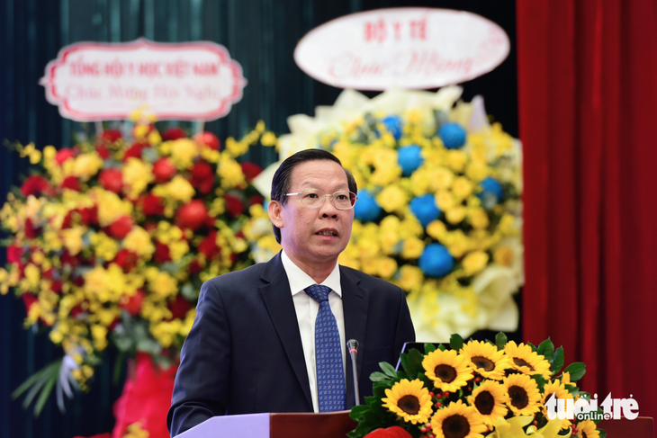 Chủ tịch UBND TP.HCM Phan Văn Mãi phát biểu tại hội nghị - Ảnh: DUYÊN PHAN