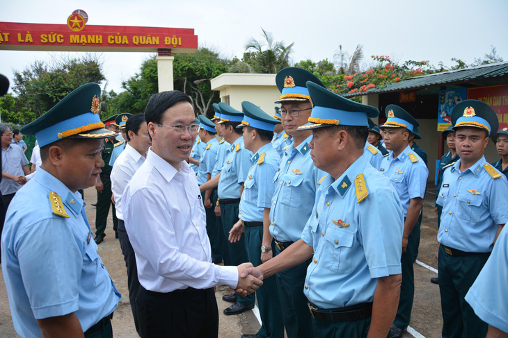 Chủ tịch nước Võ Văn Thưởng thăm Trạm rađa 55 đóng quân trên địa bàn đảo Phú Quý 