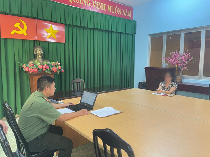 2 phụ nữ ở TP.HCM bị phạt vì đăng tin sai sự thật vụ tấn công 2 trụ sở UBND xã ở Đắk Lắk - Ảnh 1.