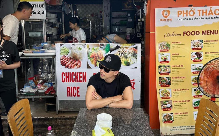 Taeyang (BigBang) đi ăn phở ở Đà Nẵng, netizen lùng địa chỉ "phút mốt"