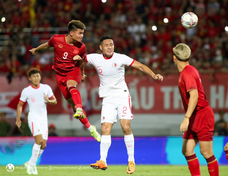 HLV Philippe Troussier chọn 7 cầu thủ U23 Việt Nam đá với Syria - Ảnh 1.