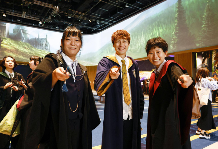 Công viên Harry Potter lớn nhất thế giới mở cửa ở Tokyo - Ảnh 1.