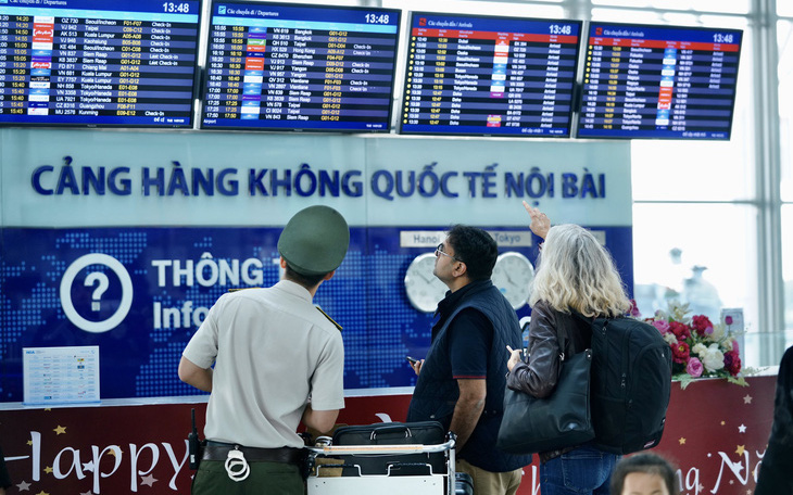 Tỉ lệ đúng giờ cất, hạ cánh tại sân bay Tân Sơn Nhất của các hãng ra sao?