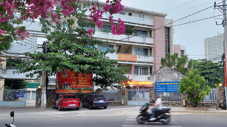 Khu liên cơ 1 tại trung tâm TP Nha Trang có trụ sở làm việc của 6 sở hiện nay sẽ giải tỏa, di dời vào khu vực Đồng Bò khi xây trụ sở mới tại vùng chiến khu cũ nổi tiếng của tỉnh Khánh Hòa - Ảnh: PHAN SÔNG NGÂN 