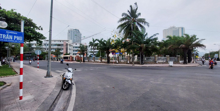 Xây mới 3 cơ quan tỉnh trên đường Trần Phú, Nha Trang, dời các sở vào khu Đồng Bò - Ảnh 1.