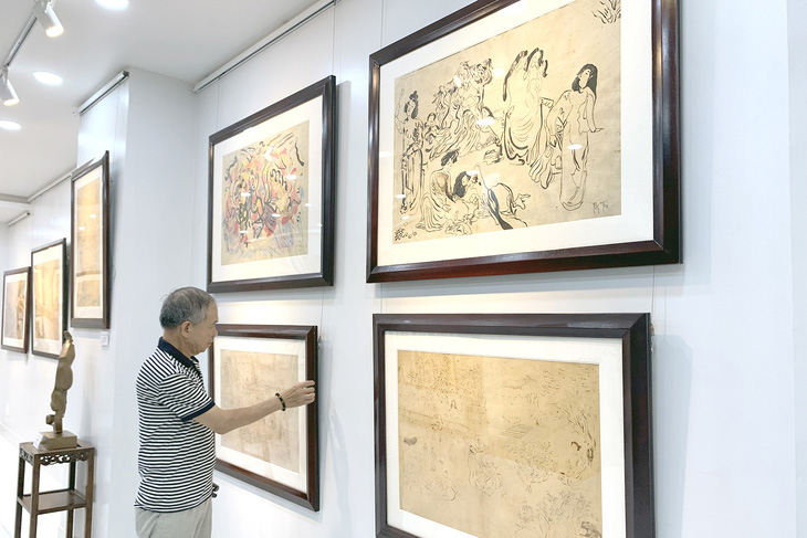 Nhà sưu tập Trương Văn Thuận đã &quot;theo đuổi&quot; bộ sưu tập này trong nhiều năm qua - Ảnh: MAI THỤY