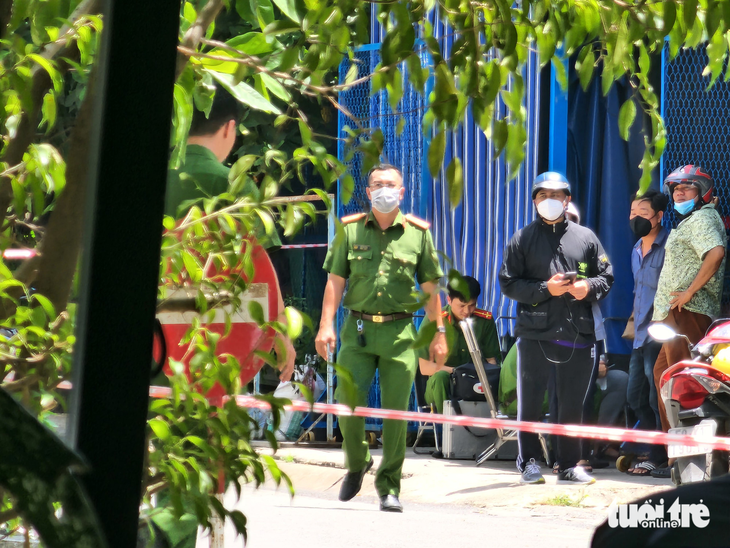 Phong tỏa con hẻm ở Bình Tân, điều tra vụ phát hiện thi thể nữ - Ảnh 1.